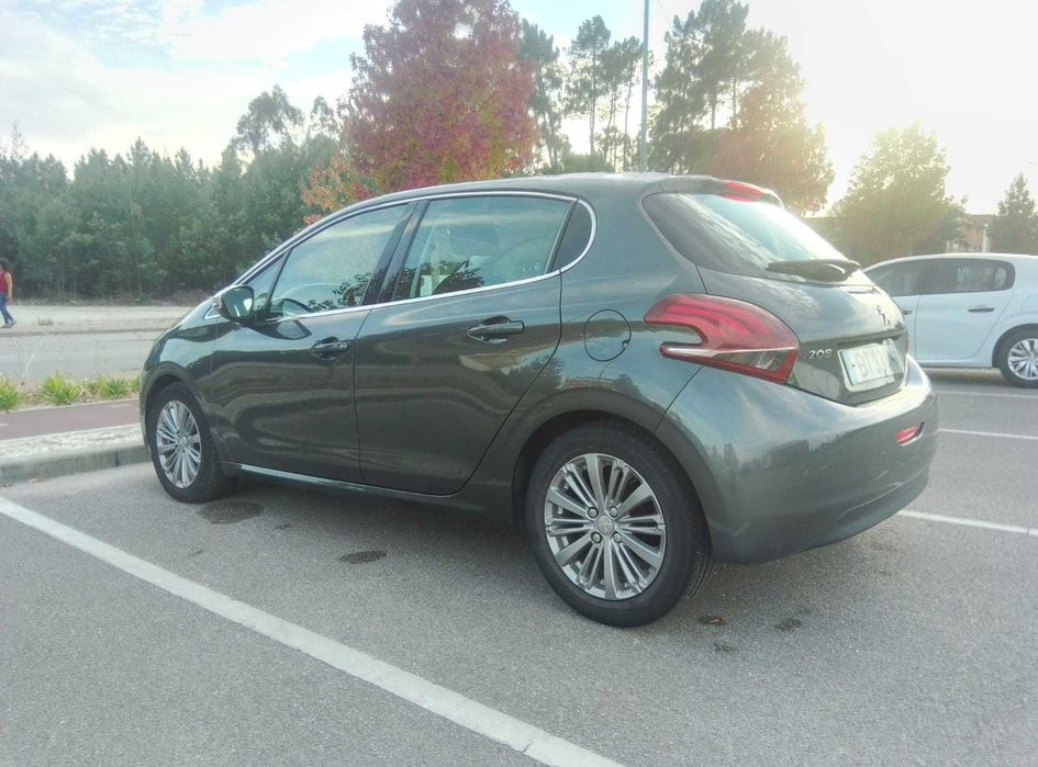Peugeot 208 1.2 Puretech 82cv BVM5 Allure