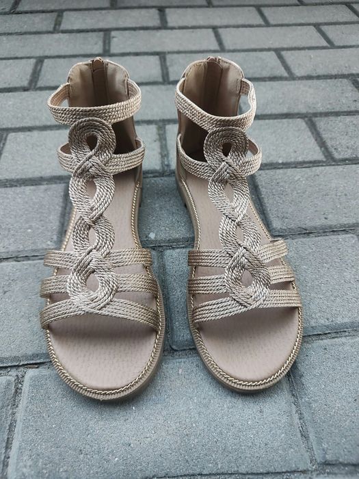 Złote sandały jak nowe