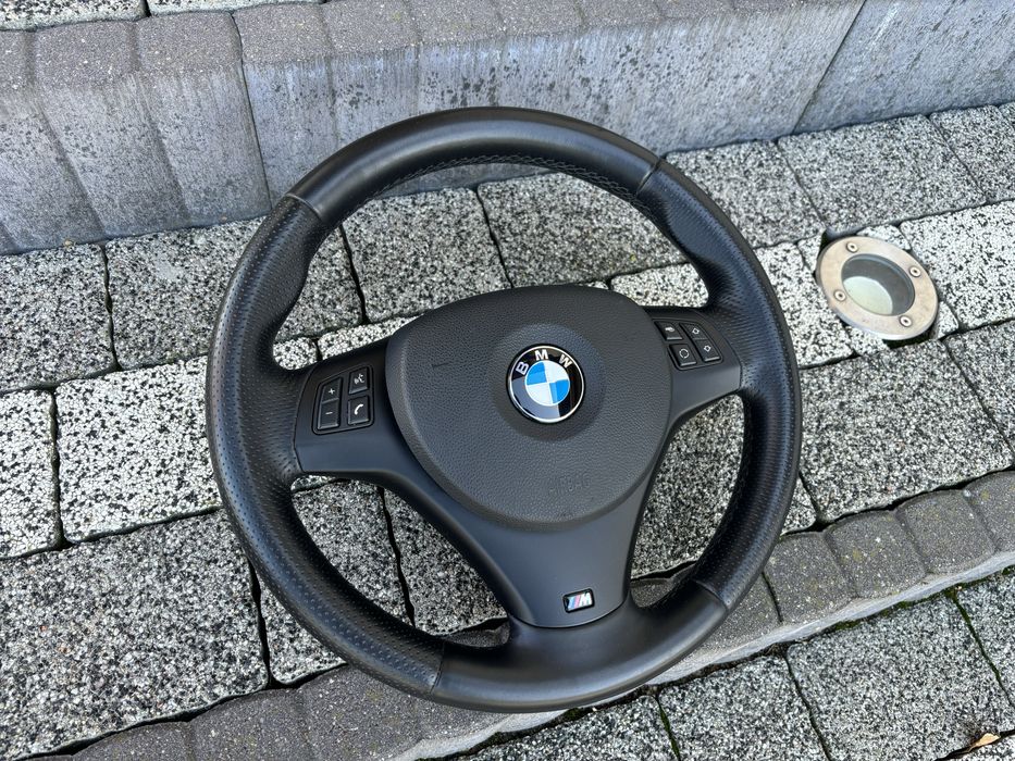 Kierownica BMW M pakiet E90 E91 E92 E93 E87 E84 X1 E82 E88 E81 M3 1M Multi JAK NOWA BDB STAN