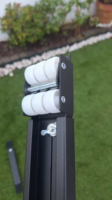 Base para máquinas ou móveis com rodas extensível