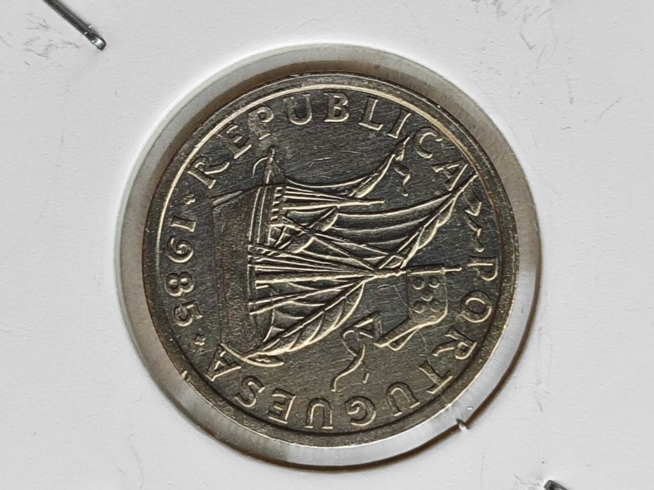 Lote de moedas da República Portuguesa de 2$50 de 1980 a 1985 a 3€