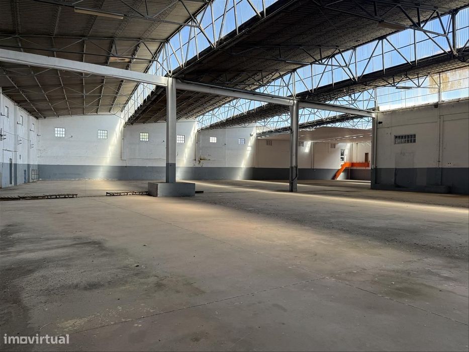 Armazém Industrial em Alcanena