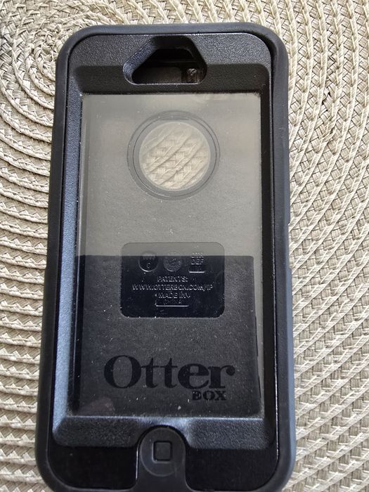 Etui OtterBox do iPhone 5 oraz iPhone 5s.