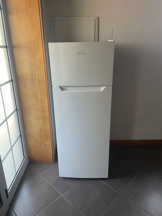 Frigorifico ainda com 1 ano de garantia