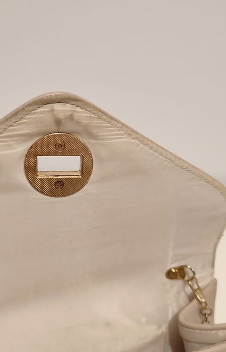 Beżowa kopertówka torebka z łańcuszkiem