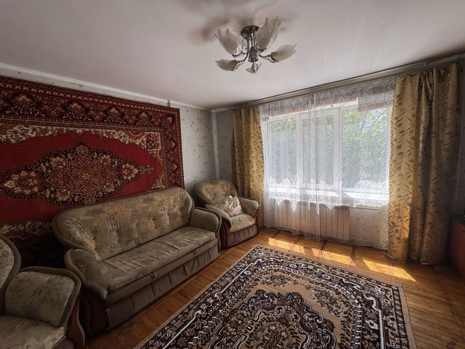 ТЕРМІНОВО продам 2 кімнатну квартиру