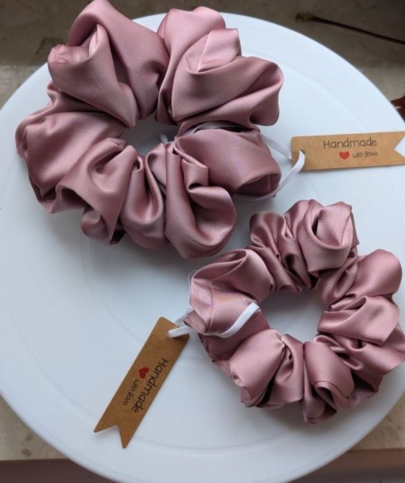 Scrunchie satynowa pudrowy róż L
