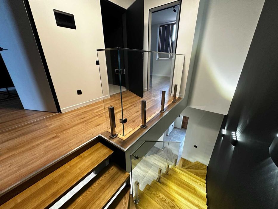 Продається сучасний котедж в м. Тячів