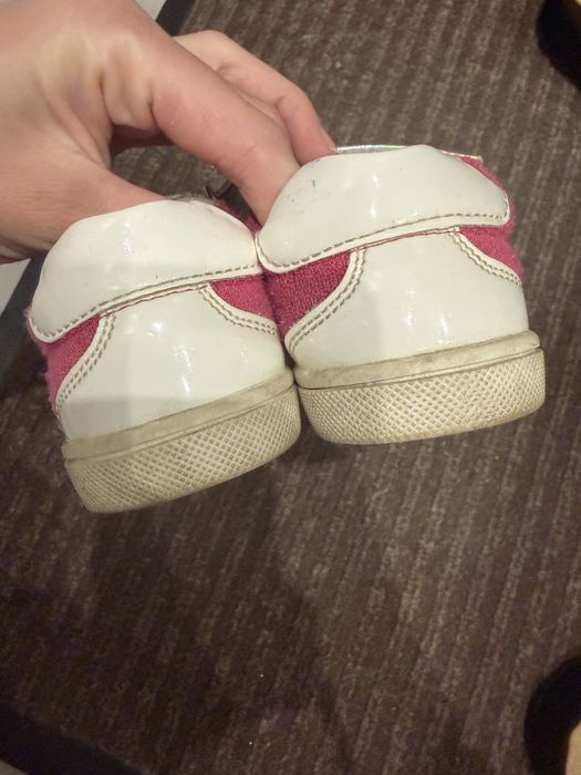 Кроссовки на девочку chicco