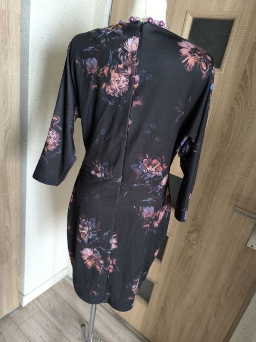 Sukienka firmy Top Secret w kwiaty w rozm 40/42 zapraszam