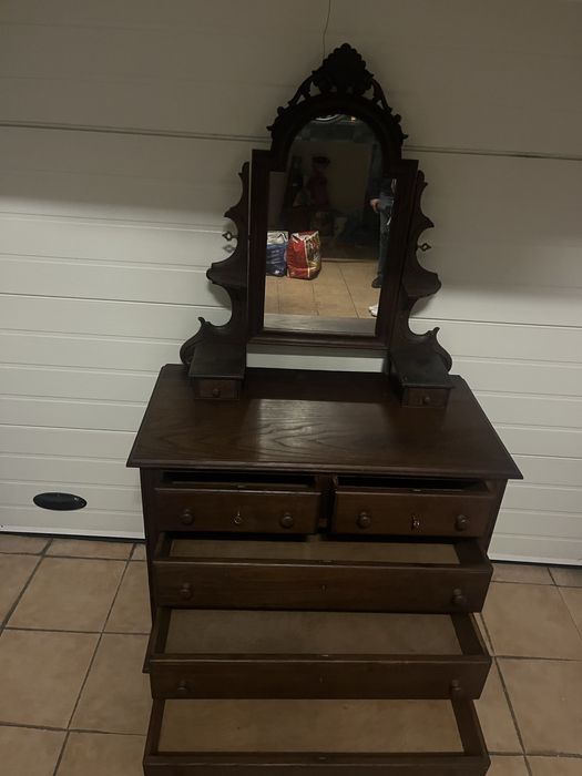 Comoda em madeira com espelho