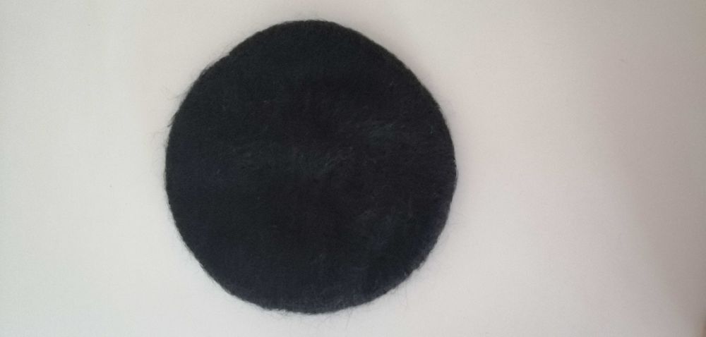 zestaw stare berety damskie beretki beretka beżowe beżowa czarna