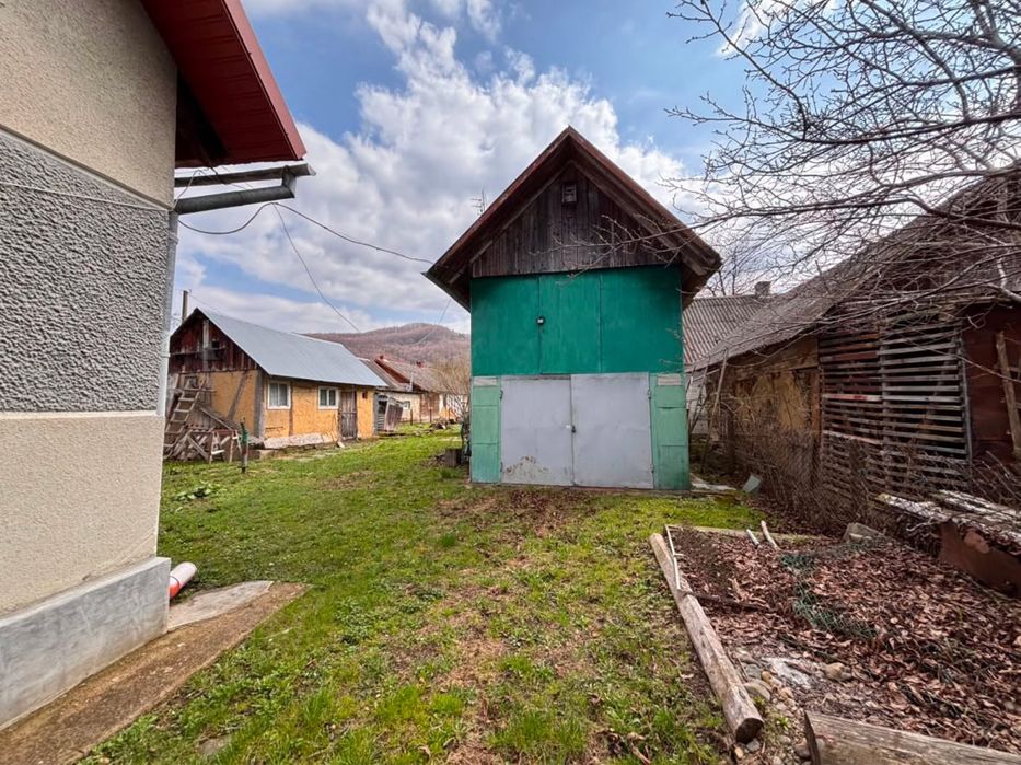 Продажу цегляного будинку