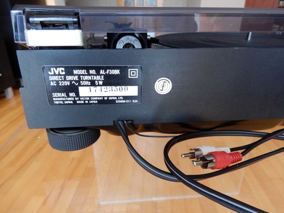 Gramofon JVC super stan.