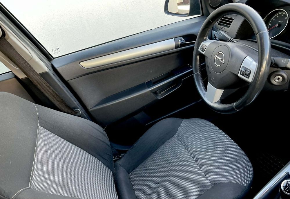 Opel Astra 1.6 benzyna 2009 rok