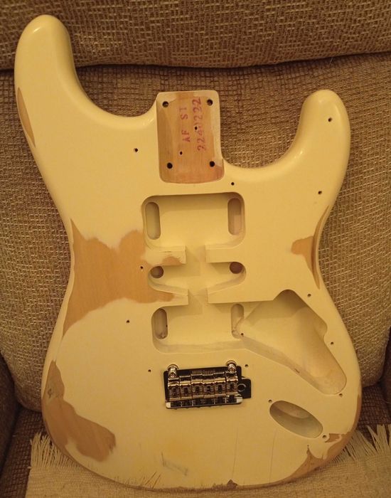 Korpus Squier Stratocaster Affinity Relic z 1972 roku
