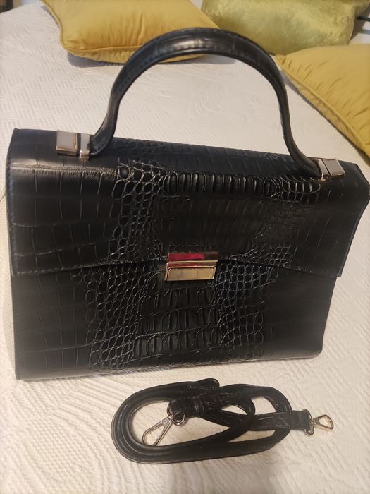 Mala preta Parfois muito espaçosa