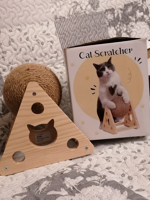 Nowy drapak dla kota, obrotowa kula