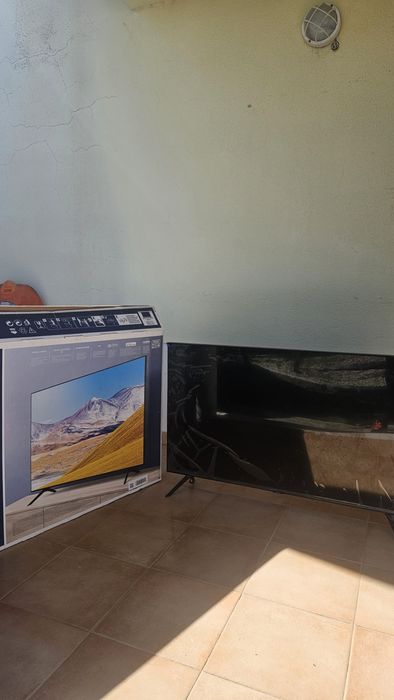 Samsung Crystal UHD TU8000 50" (125cm) Para peças