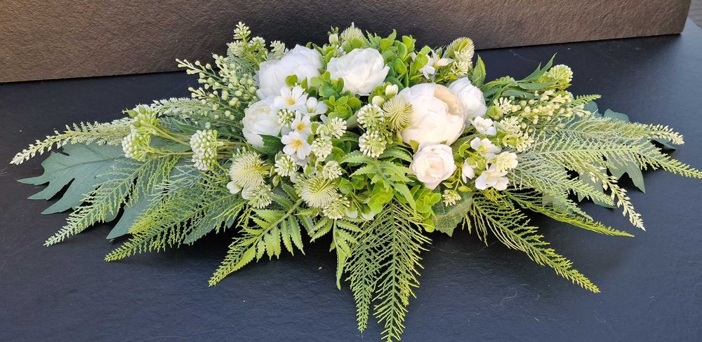 Stroik IKEBANA jasna  kompozycja kwiatowa na grób Z229