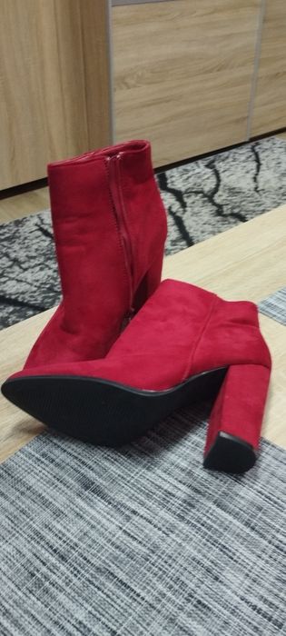 Czerwone buty na obcasie nowe Rozmiar 41