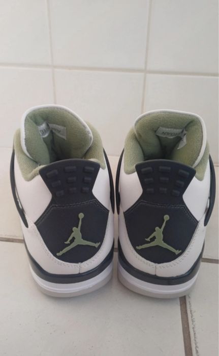 Jordan4 41 verdes e brancos