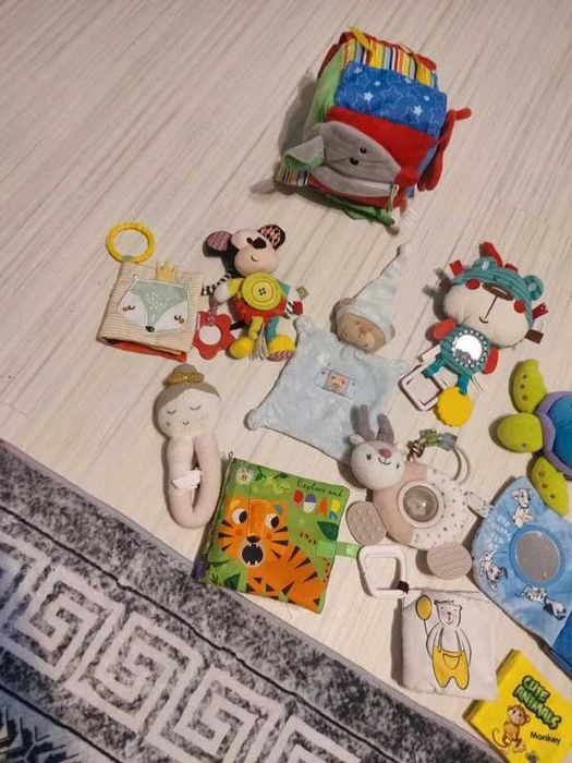 zestaw zabawek dla malucha całość 20 zł