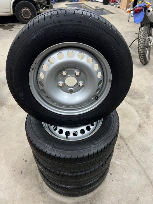 Шини і диски  R16С 215 65