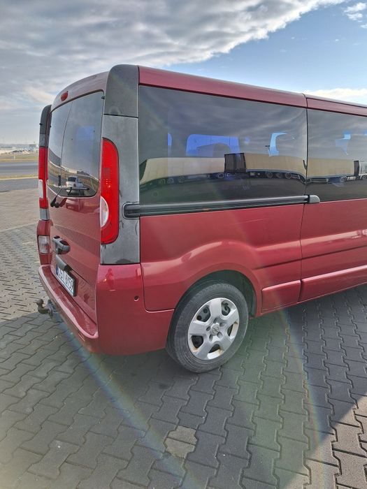 Vivaro long 9-osobowy 145 koni