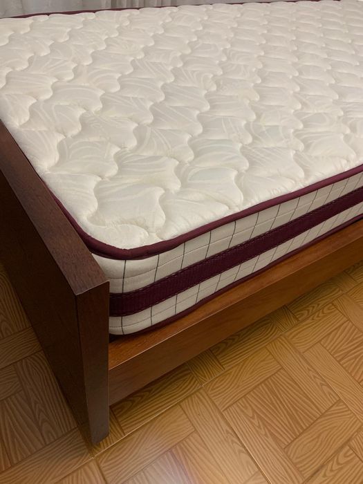 Cama solteiro com colchão como nova
