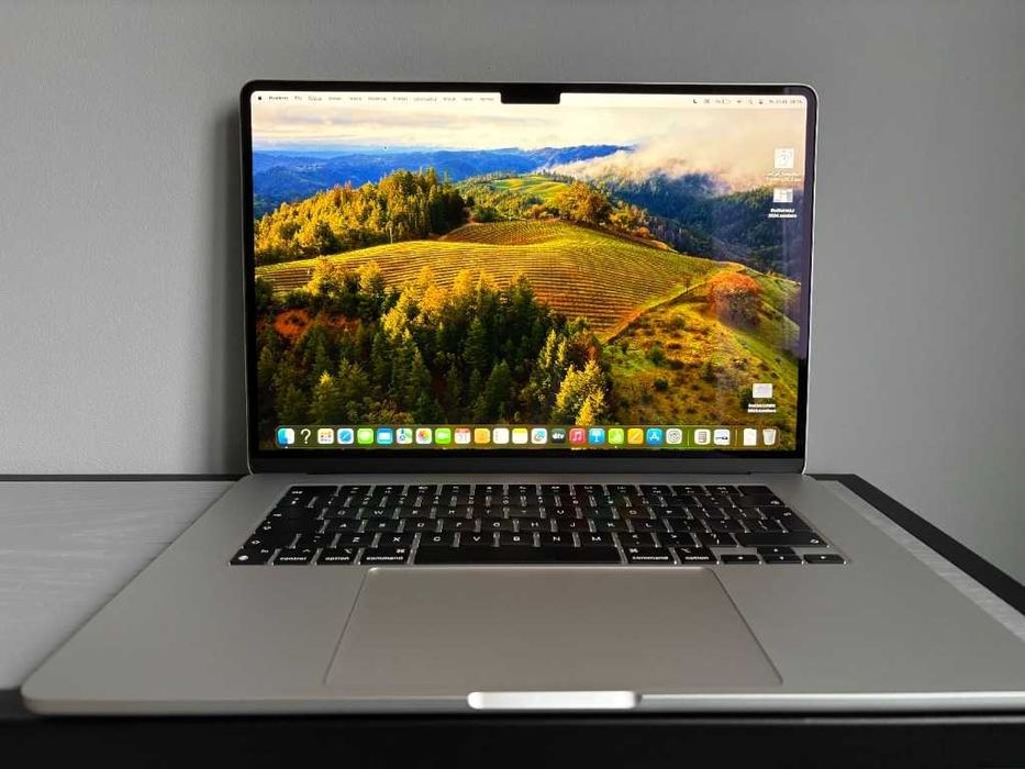 Apple MacBook Air 2023 15,3" M2/8GB RAM/ 256GB Dysk - macOS - srebrny