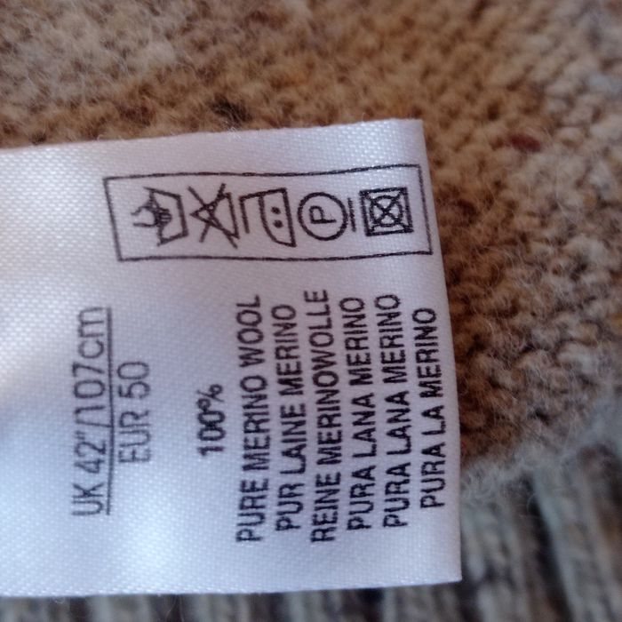 Светр  англійського бренду Alan Paine