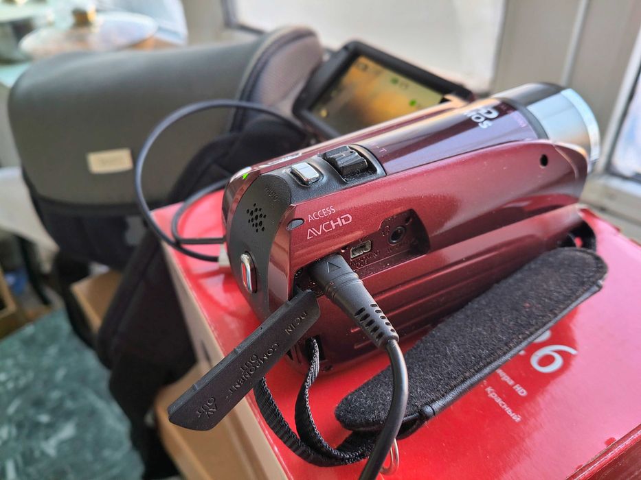Відеокамера Canon Legria HF R26 + сумка