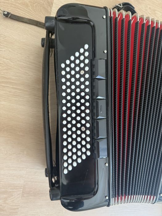 Serenellini 96 baixos / 37 teclas