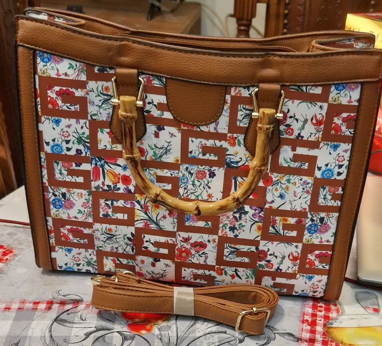 Vendo mala nova com etiqueta