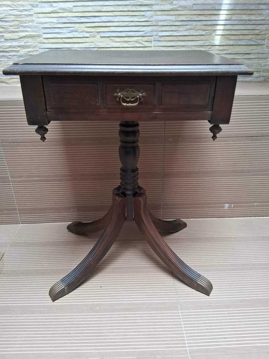 Vende-se Mesa de Apoio Antiga