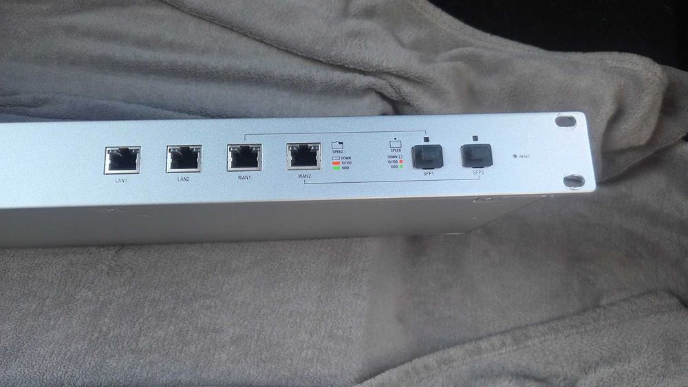 Ubiquiti Security Gateway USG-PRO-4 + Cloud Key UC-CK
