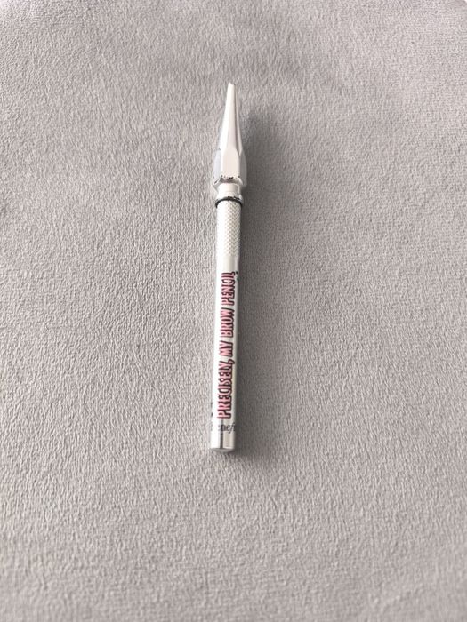 Ultraprecyzyjna kredka do brwi benefit kolor 3. Mini size