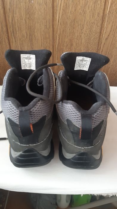 Продам ботинки merrell.