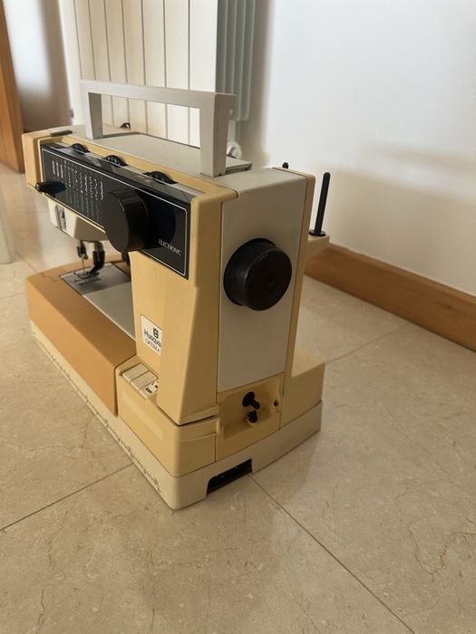 Vendo maquina de costura eletrica