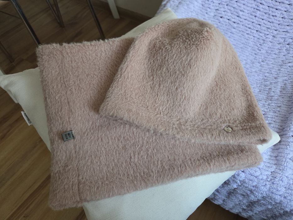 Komplet marki Creownia - czapka i komin
