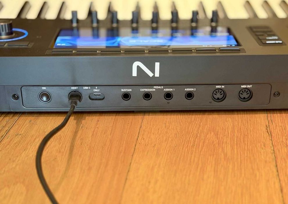 Native Instruments Kontrol S49 MK3 - Como Novo (só usado em casa)