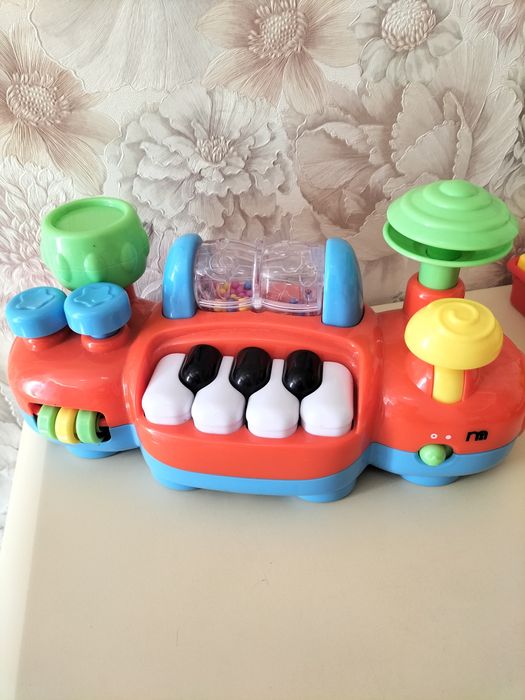 Пианино Mothercare детская игрушка музыкальная мелодия + крепление