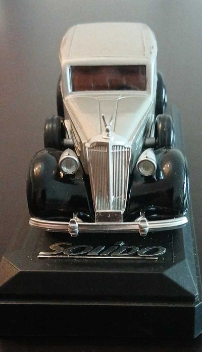 Packard Sedan 1937 Limited Edition "Humphrey Bogart" Solido