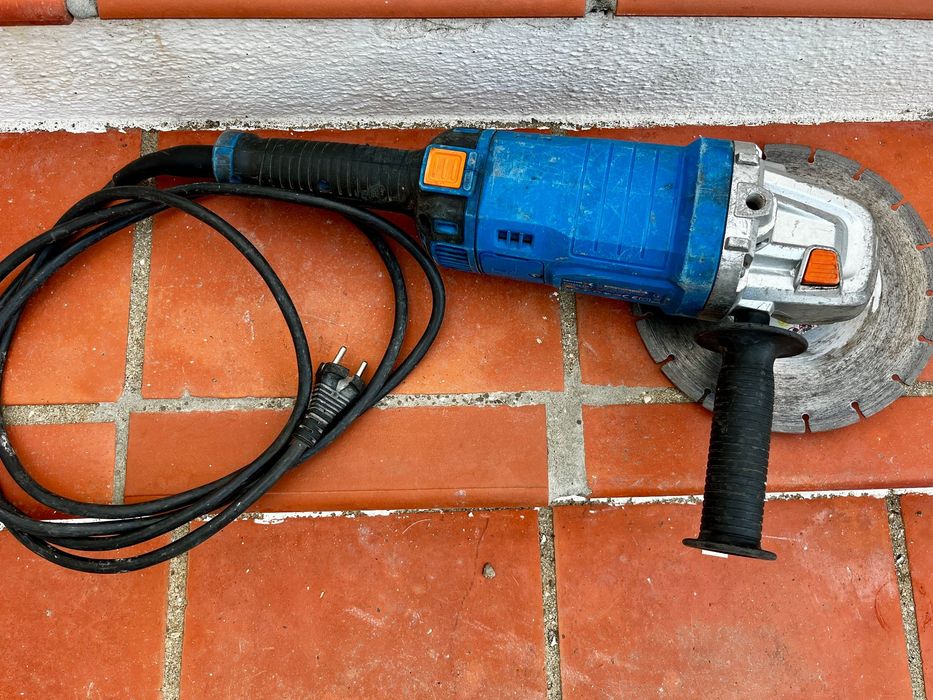 Rebarbadora Dexter 230mm 2100W + Lote de Discos