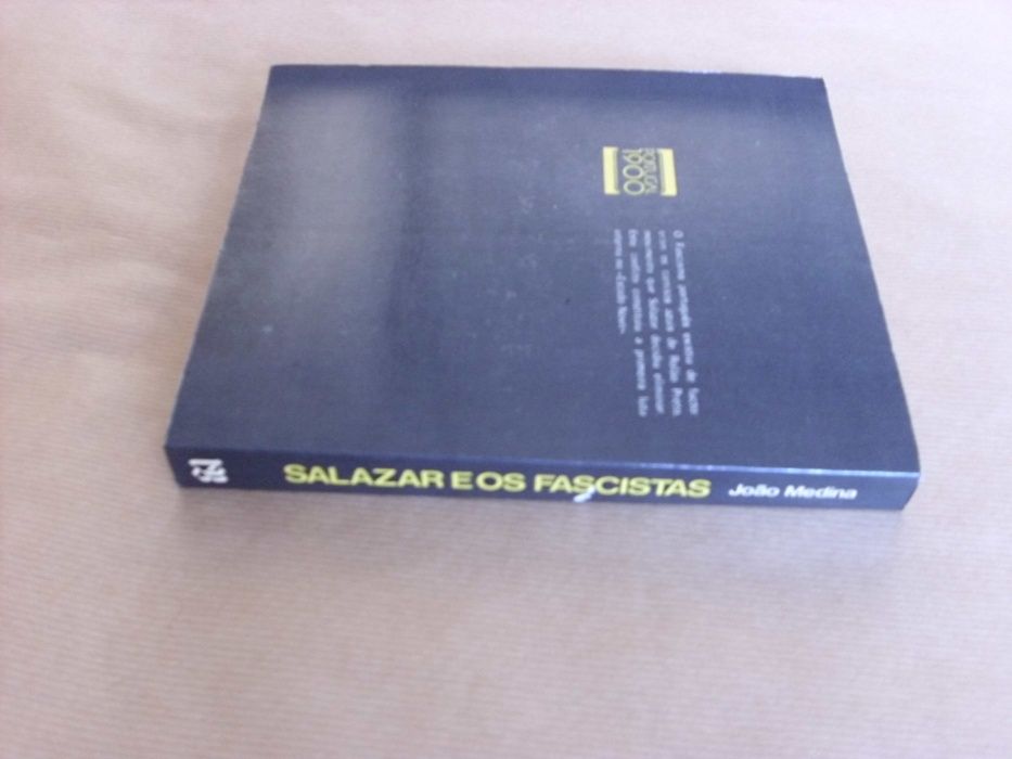 Salazar e os Fascistas de João Medina