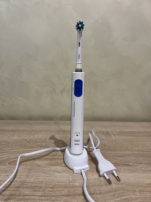 Зубна щітка Oral-B  Pro 600