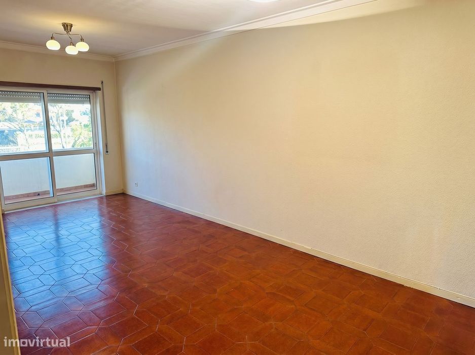 Espaçoso T2+1, mais sótão e lugar garagem no coração de Valongo