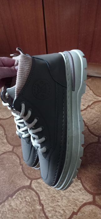 Buty sportowe 43, 5 -27,5 cm