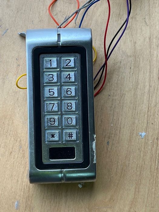 Teclados de controlo de acessos RFID / Código